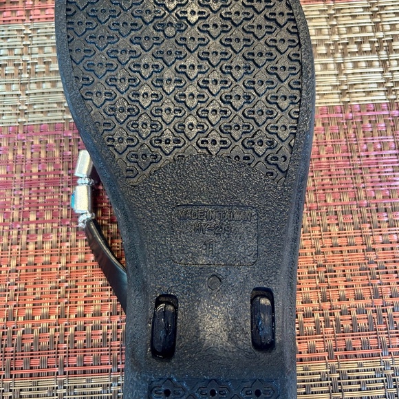 NEW Grand Co. Black Summer Thong Sandals with Pink, Purple, Green & Blue Gems 11 - Picture 8 of 9